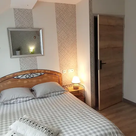Au Petit Bonheur Bed & Breakfast *